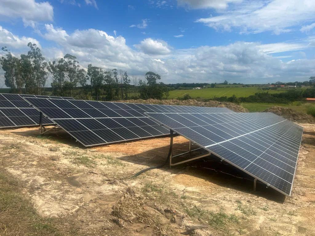 Parceria Inovadora entre Térreo Solar e ResumoCast Transforma Uso de Telhados e Terrenos para Energia Solar